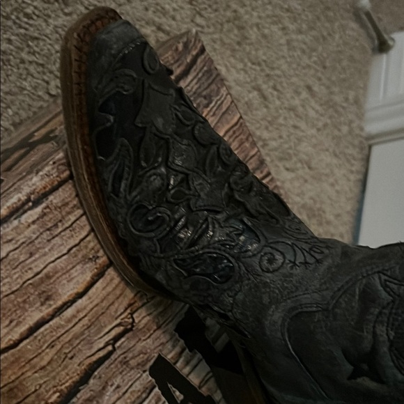 Corral Black Embossed Cowboy Boots - Picture 3 of 5